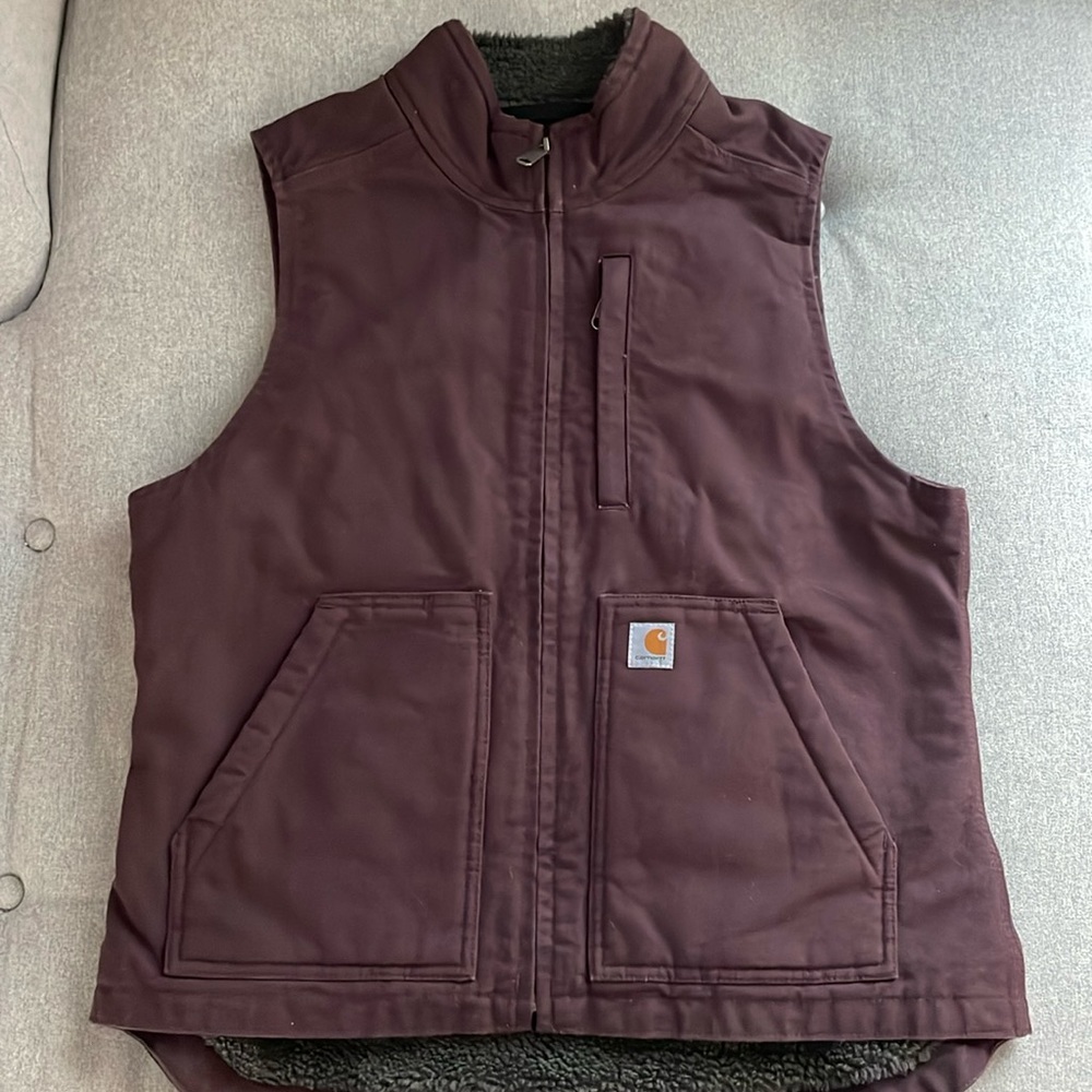 MINIMALLY worn! Women’s carhartt washed duck Sherpa lined mock neck vest